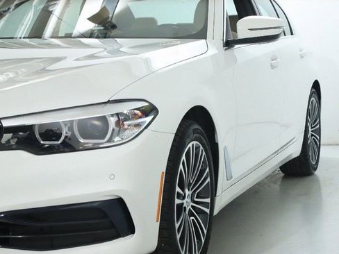Used 2020 BMW 530i xDrive w/ Premium Package image 4