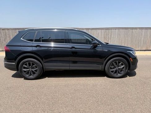 Used 2023 Volkswagen Tiguan SE FWD image 5