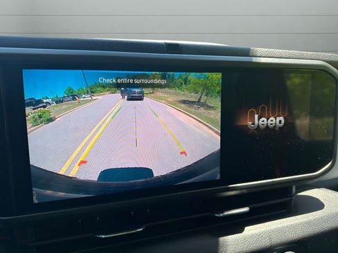 Used 2025 Jeep Wrangler Unlimited Sport AWD/4WD image 27