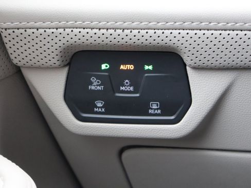 Used 2024 Volkswagen Atlas SE image 37