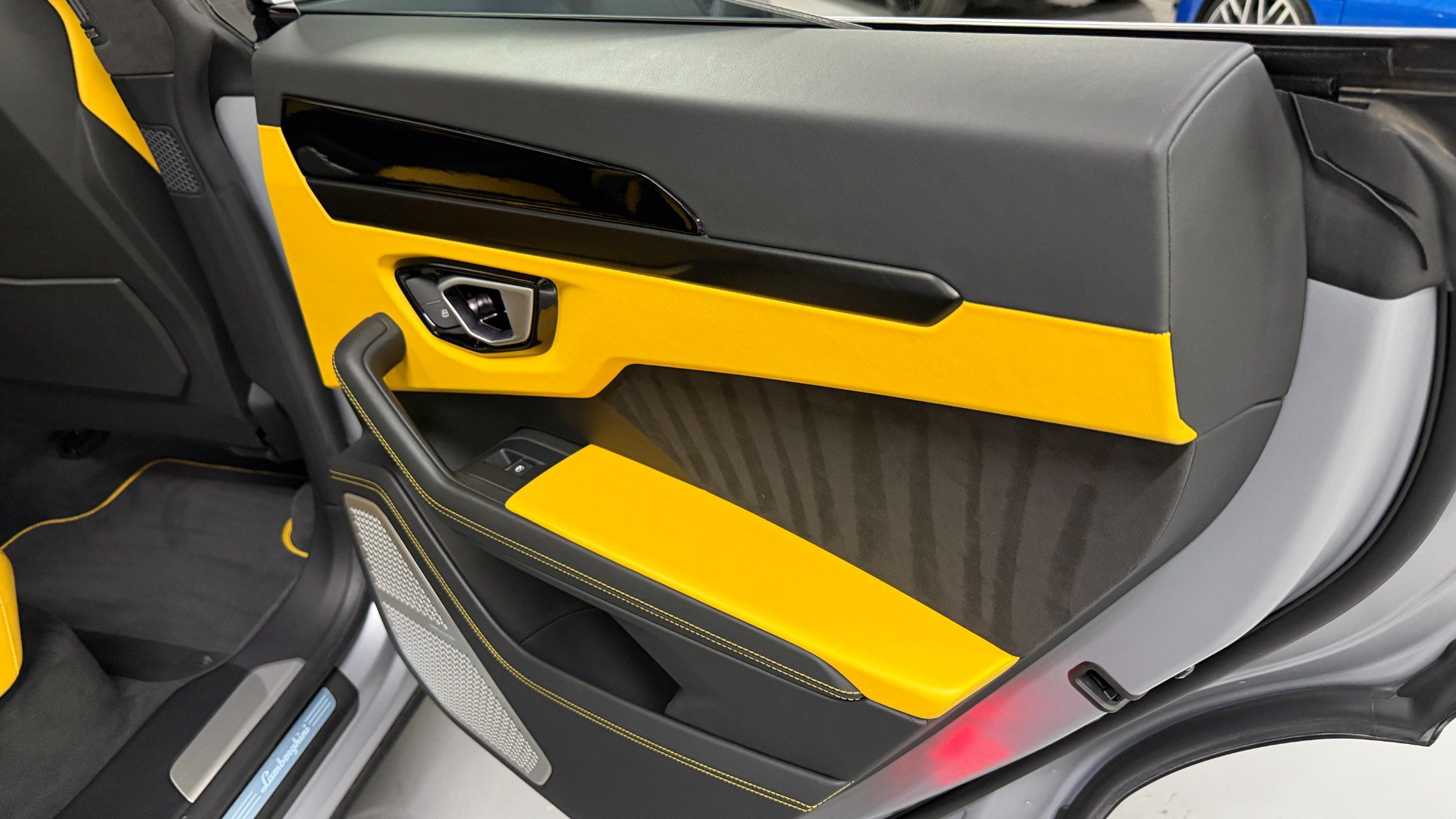 Used 2022 Lamborghini Urus AWD/4WD image 66