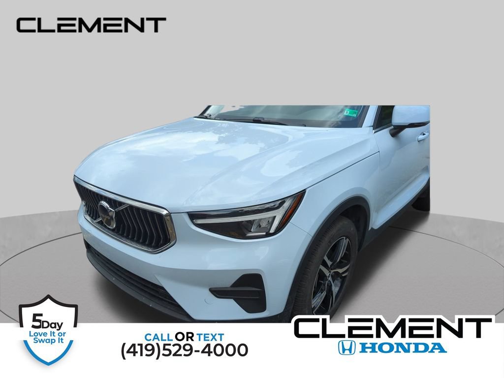 Used 2025 Volvo XC40 B5 Core AWD/4WD image 1