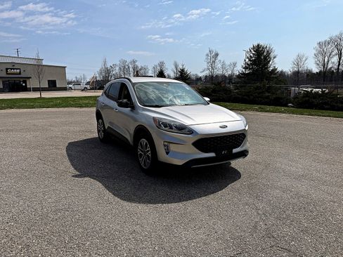 Used 2020 Ford Escape SEL image 3