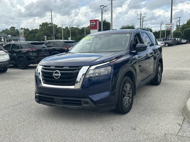 Certified 2024 Nissan Pathfinder SV FWD image 3