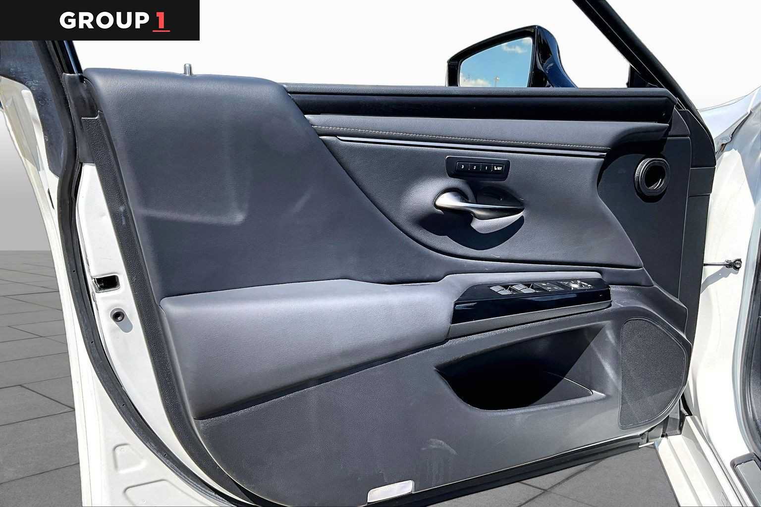 Used 2023 Lexus ES 350 w/ Premium Package FWD image 19