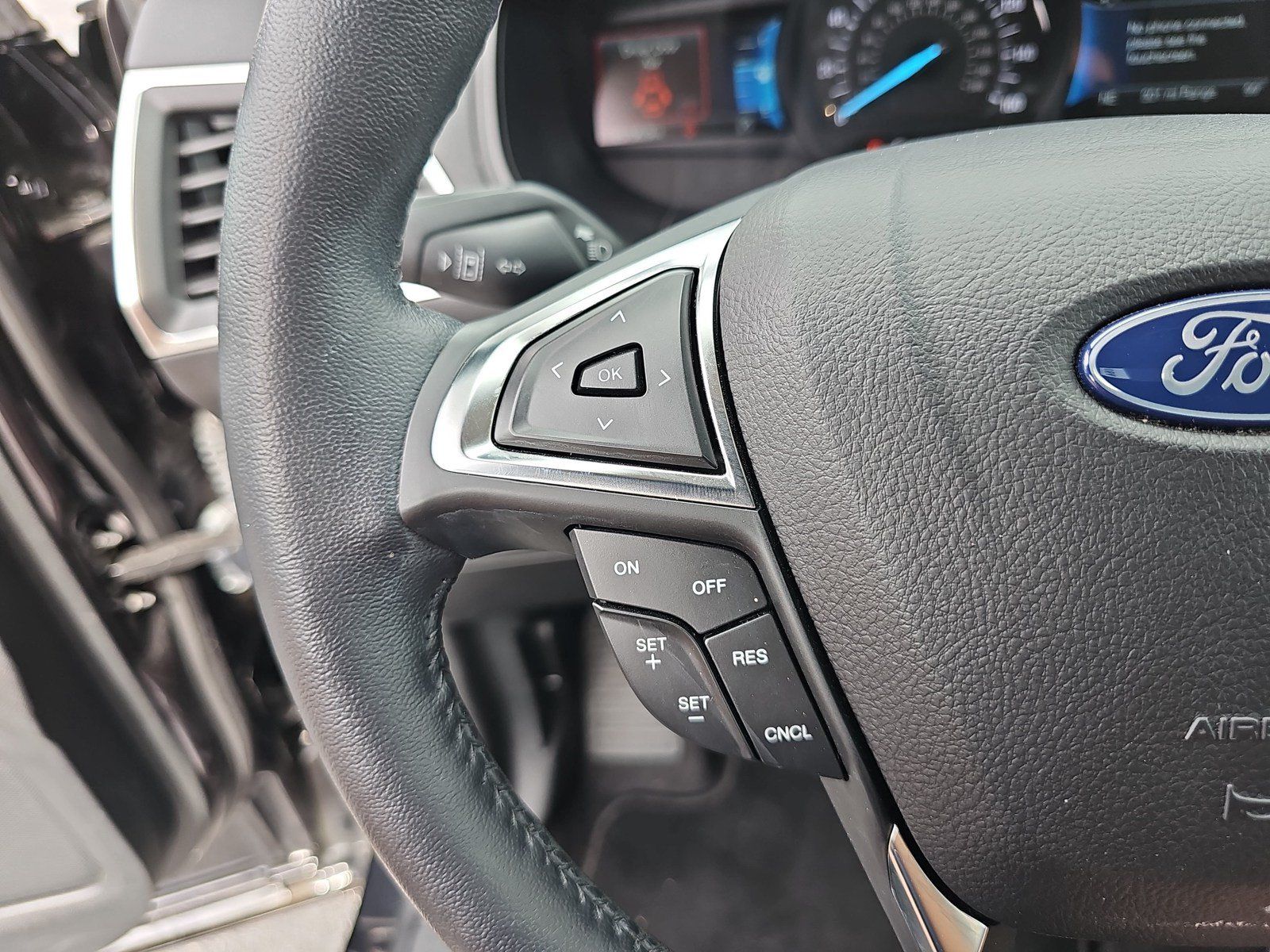 Used 2023 Ford Edge Titanium AWD/4WD image 18