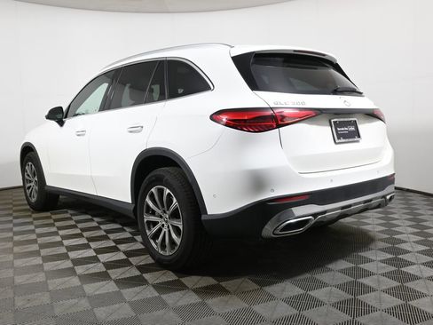 Used 2025 Mercedes-Benz GLC 300 4MATIC image 5