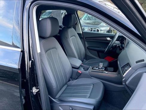 Used 2023 Audi Q5 2.0T Premium w/ Convenience Package image 8