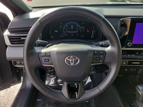 Used 2025 Toyota Camry SE image 29