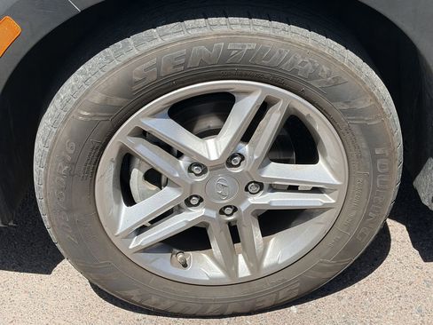 Used 2023 Hyundai Kona SE w/ Cargo Package FWD image 4