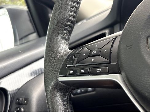 Used 2020 Nissan Rogue SL w/ Premium Package FWD image 18