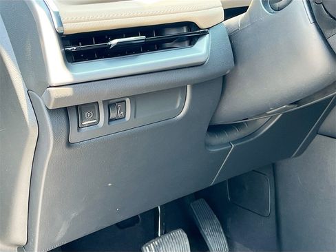 Used 2024 Cadillac XT4 Luxury w/ Cold Weather Package image 10