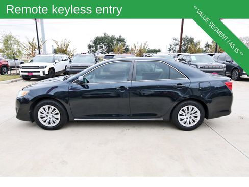 Used 2014 Toyota Camry LE image 5