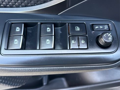Used 2018 Toyota C-HR XLE FWD image 20