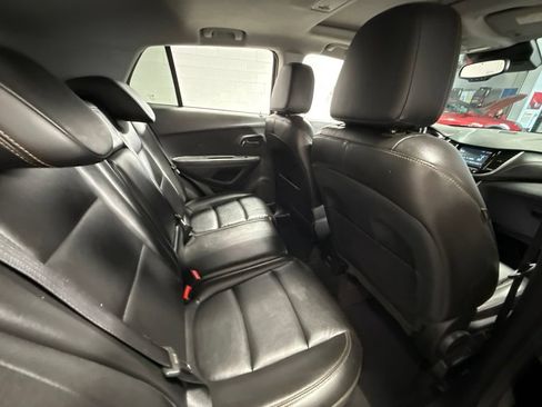Used 2017 Chevrolet Trax Premier w/ Driver Confidence II Package AWD/4WD image 28