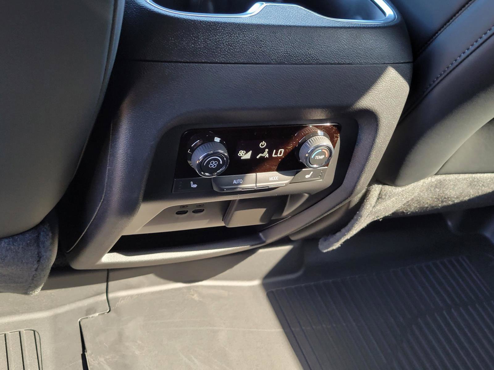 New 2027 Chevrolet Traverse RS w/ LPO, Floor Liner Package FWD image 13
