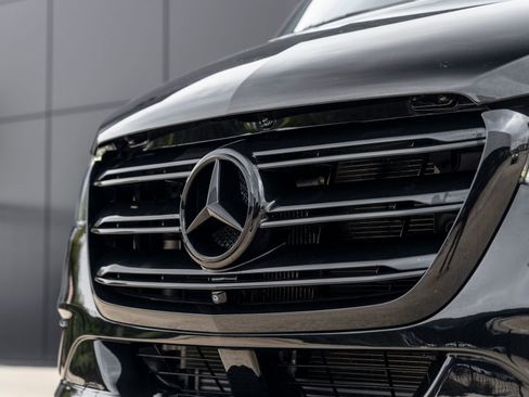 Used 2020 Mercedes-Benz Sprinter 2500 image 14