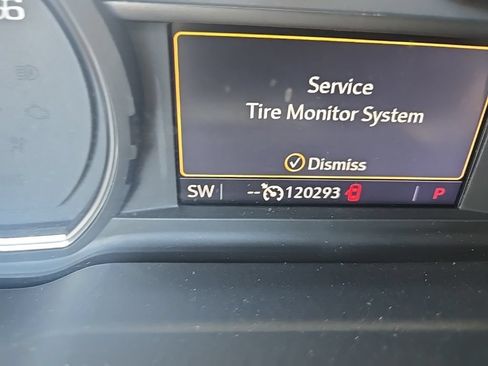 Used 2021 Chevrolet Suburban RST RWD image 21