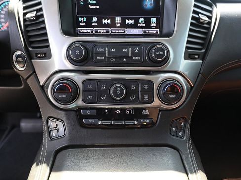 Used 2019 Chevrolet Suburban Premier w/ Premier Plus Edition AWD/4WD image 18