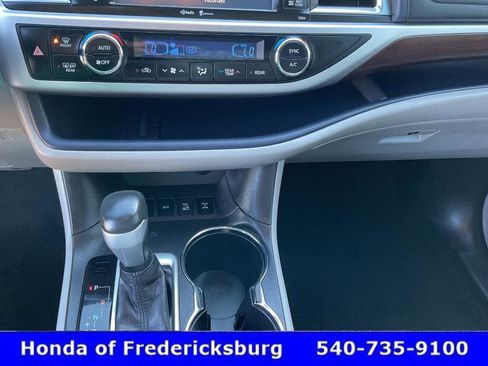 Used 2015 Toyota Highlander Limited AWD/4WD image 37
