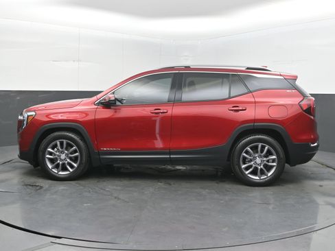 Used 2023 GMC Terrain SLT w/ Tech Package FWD image 7