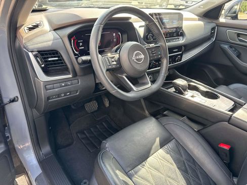 Used 2023 Nissan Rogue Platinum w/ Platinum Premium Package image 18