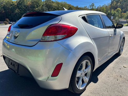 Used 2015 Hyundai Veloster image 9