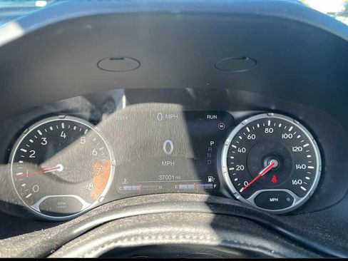 Used 2018 Jeep Renegade Latitude w/ UConnect 8.4 Nav Group image 4