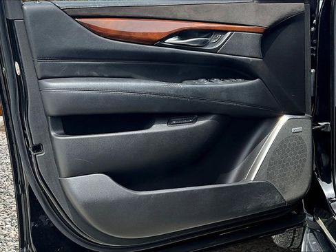 Used 2017 Cadillac Escalade Premium Luxury w/ LPO, Radiant Package image 21