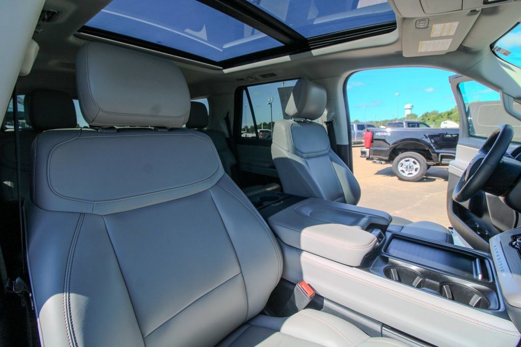 Used 2025 Ford Expedition Active AWD/4WD image 20