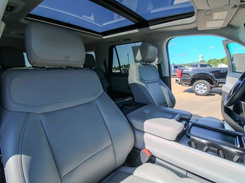 Used 2025 Ford Expedition Active AWD/4WD image 20