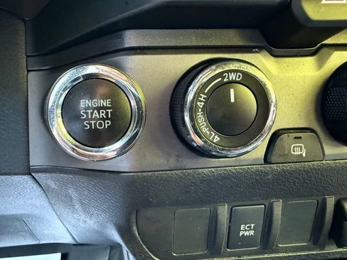 Used 2020 Toyota Tacoma TRD Sport AWD/4WD image 22