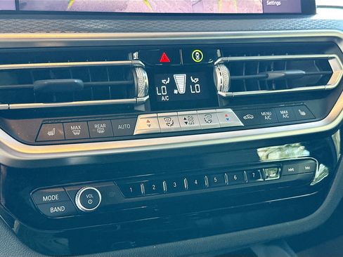 Used 2024 BMW X4 xDrive30i w/ Premium Package image 16