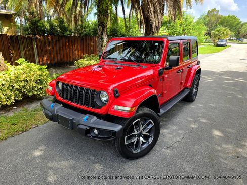 Used 2024 Jeep Wrangler Unlimited w/ Convenience Group AWD/4WD image 10