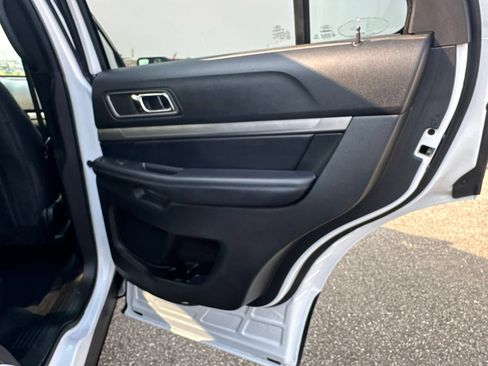 Used 2018 Ford Explorer XLT AWD/4WD image 37