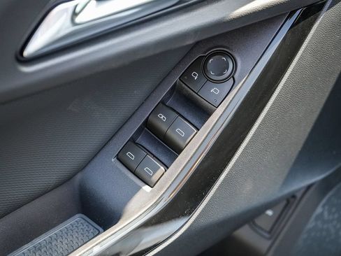 New 2026 Chevrolet Equinox LT w/ Convenience Package II FWD image 19