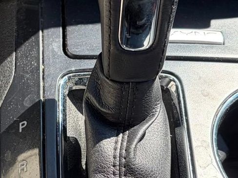 Used 2017 Ford Explorer XLT w/ Equipment Group 202A AWD/4WD image 14