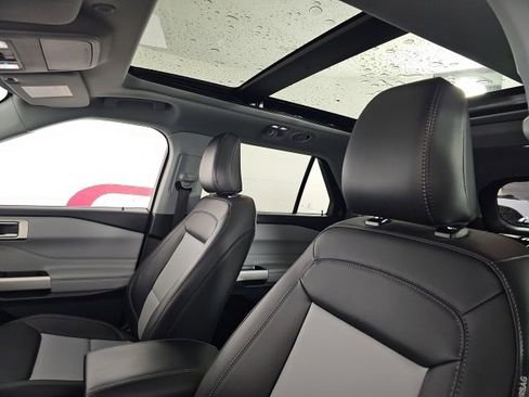 Used 2023 Ford Explorer XLT w/ Equipment Group 202A image 11