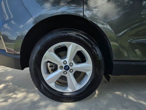 Used 2019 Ford Edge SE FWD image 46