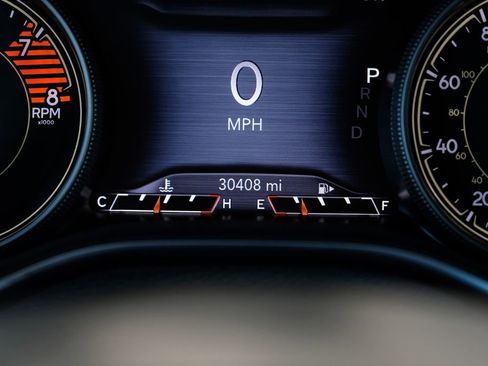 Used 2021 Jeep Cherokee Latitude Lux w/ Comfort/Convenience Group image 3