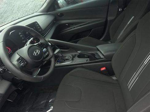 Used 2025 Hyundai Elantra Sport FWD image 5