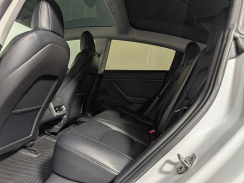 Used 2018 Tesla Model 3 Long Range RWD image 11