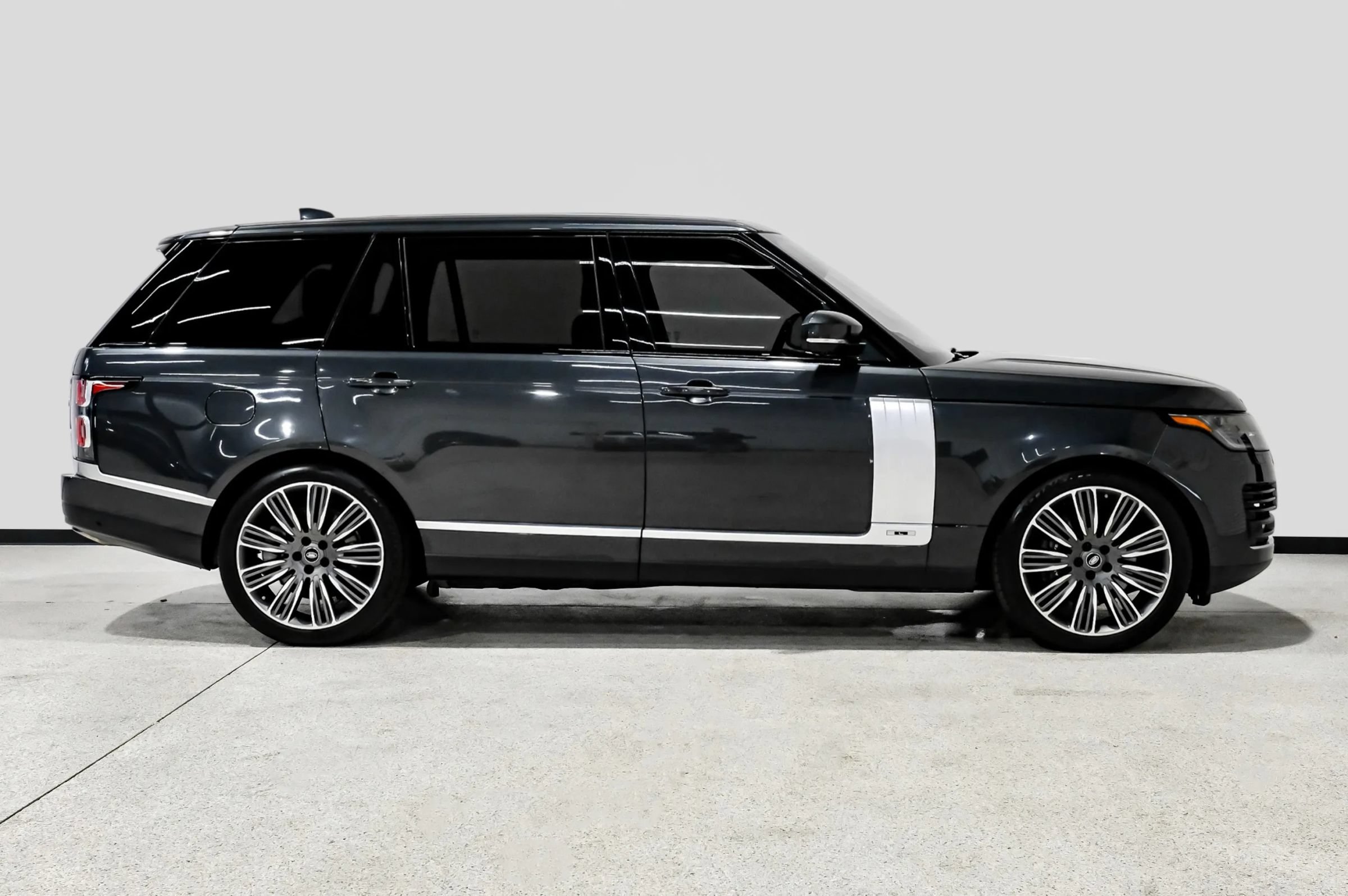 Used 2019 Land Rover Range Rover Long Wheelbase Supercharged AWD/4WD image 5