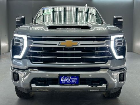 Used 2024 Chevrolet Silverado 2500 LTZ w/ LTZ Convenience Package AWD/4WD image 2