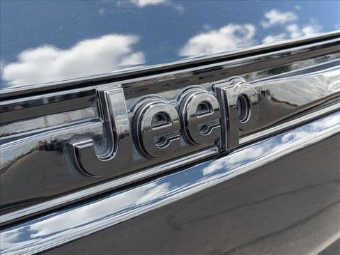 Used 2024 Jeep Grand Cherokee Altitude AWD/4WD image 30