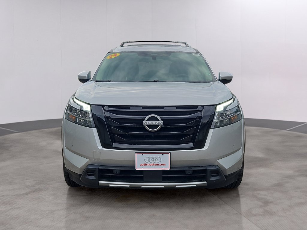 Used 2024 Nissan Pathfinder Platinum w/ Black Appearance Package AWD/4WD image 2