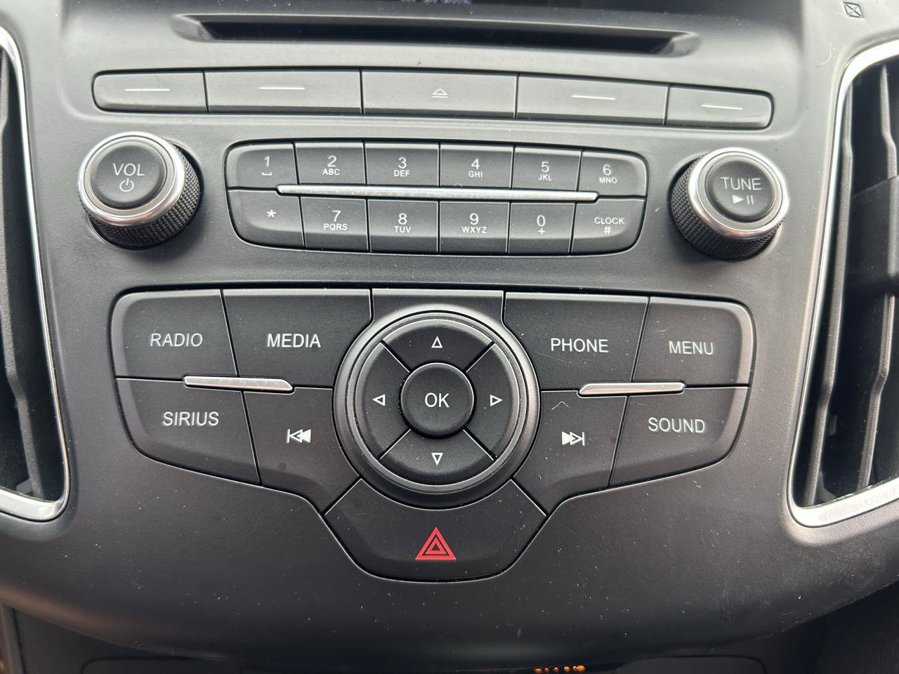 Used 2015 Ford Focus SE w/ Equipment Group 201A FWD image 24