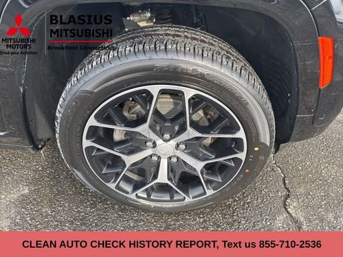 Used 2023 Jeep Grand Cherokee Summit image 3