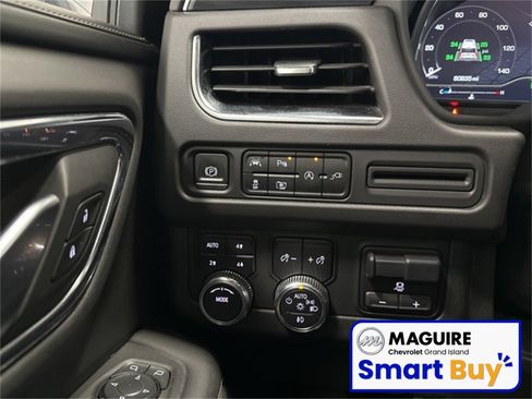 Used 2022 GMC Yukon XL SLT w/ SLT Premium Package image 15