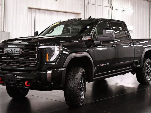 Used 2024 GMC Sierra 2500 AT4X image 3